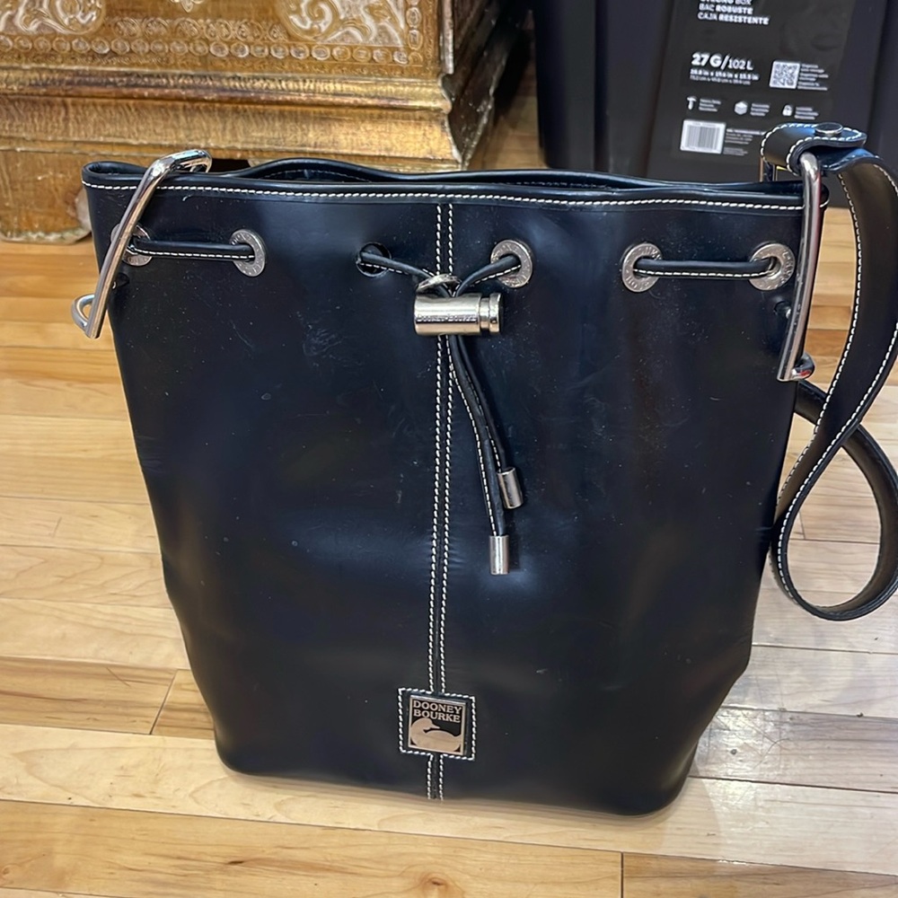 Dooney Bourke large leather drawstring bucket bag. Stunning leather. Signature